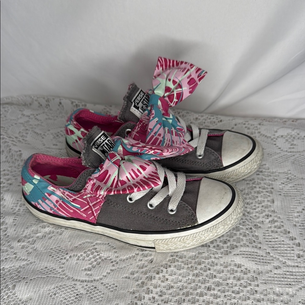 Converse low top slip on big bow gray girls shoes sz 1 youth